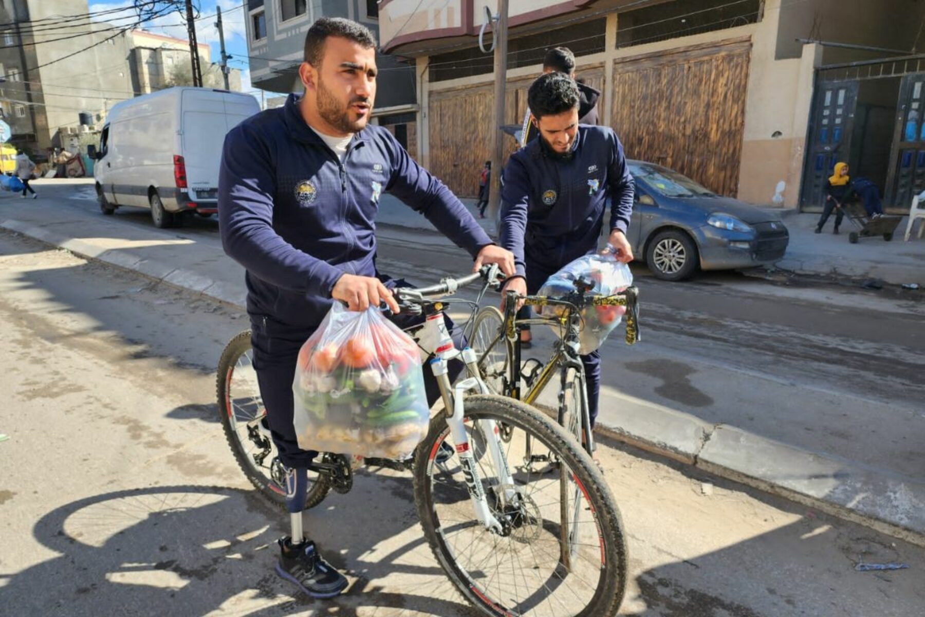 The para-cyclists delivering aid to displaced Gazans against all odds