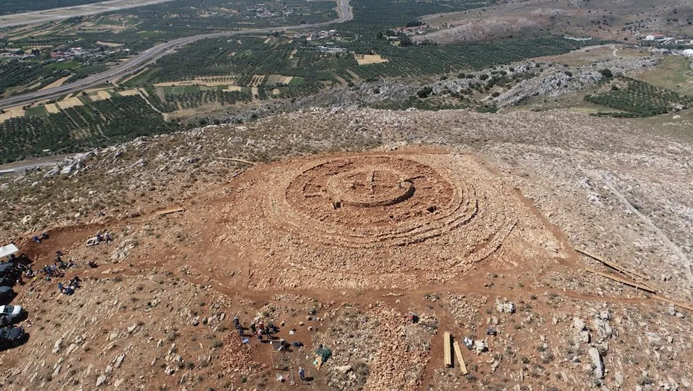 Mysterious 4,000-year-old ‘palace’ with maze-like walls found on Greek island of Crete